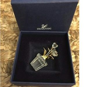 Gorgeous Swarorvski flowers and pot figurine!